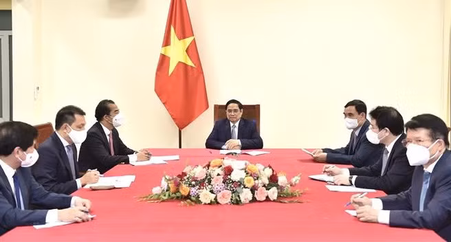 越南政府总理范明政与比利时总理德克鲁举行电话会谈 ảnh 1