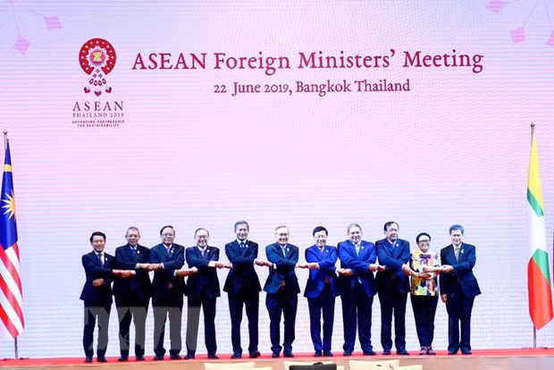 越南政府副总理兼外长范平明出席东盟外长会议 ảnh 2 越南政府副总理兼外长范平明出席东盟外长会议 ảnh 2