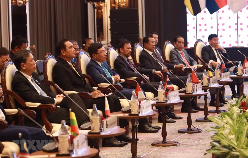 东盟高层领导会见ASEAN-AIPA、ASEAN Youth 和 ASEAN-BAC代表 ảnh 1