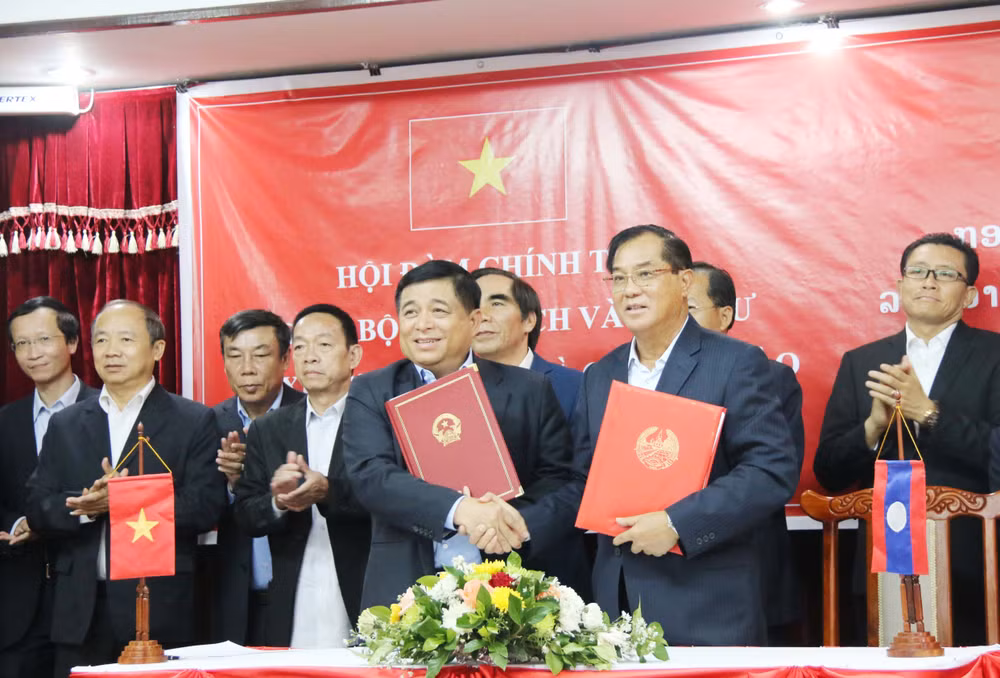 越老两国计划与投资部加强合作 ảnh 1 越老两国计划与投资部加强合作 ảnh 1