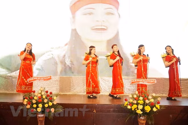 旅捷越南老战士协会举行见面会庆祝越南人民军建军74周年 ảnh 2