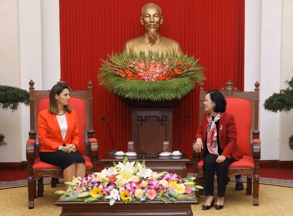 新阿塞拜疆党代表团对越南进行工作访问 ảnh 1