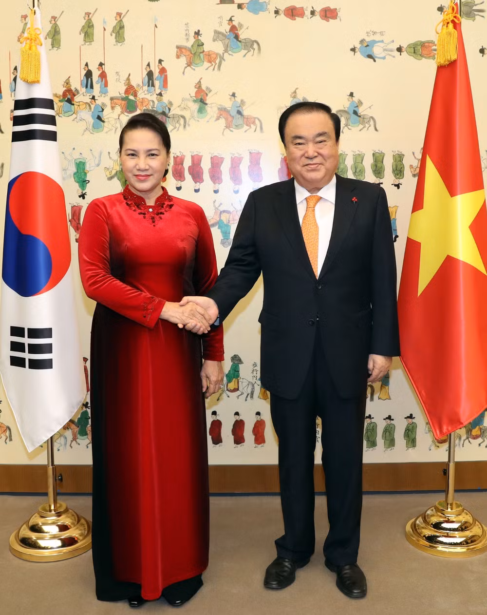 越南国会主席阮氏金银与韩国国会议长文喜相举行会谈 ảnh 1 越南国会主席阮氏金银与韩国国会议长文喜相举行会谈 ảnh 1