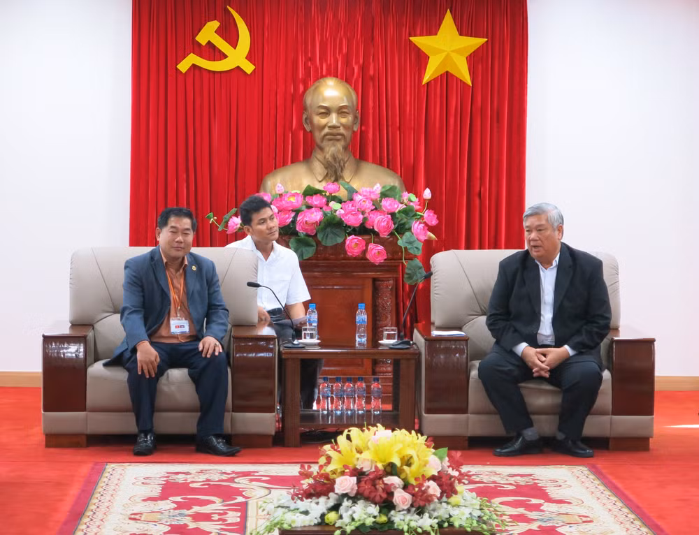 柬埔寨宗教事务部代表团对越南平阳省进行工作访问 ảnh 1 柬埔寨宗教事务部代表团对越南平阳省进行工作访问 ảnh 1