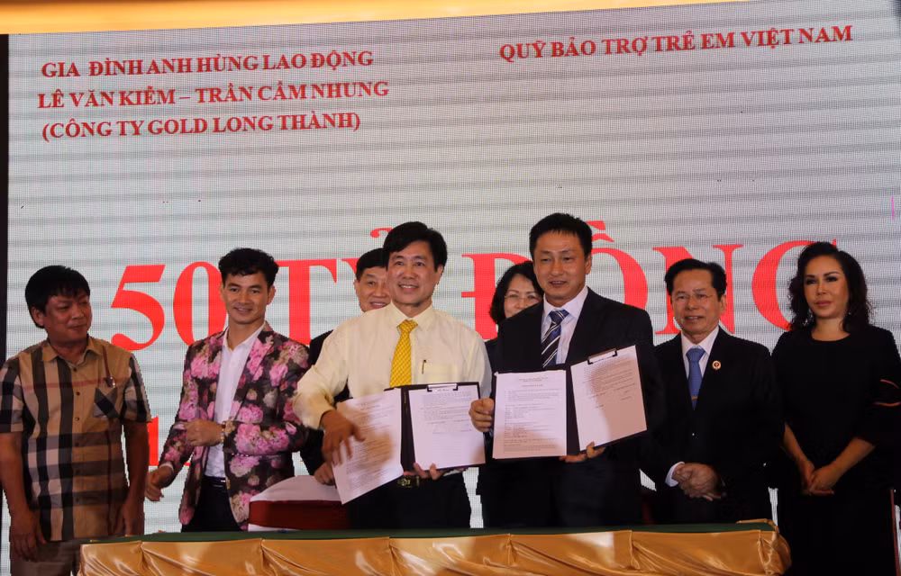 邓氏玉盛:儿童保护和教育工作一向是党和国家的优先目标 ảnh 2 邓氏玉盛:儿童保护和教育工作一向是党和国家的优先目标 ảnh 2