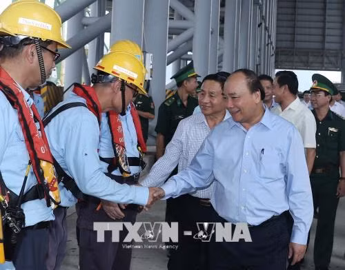 阮春福总理率团视察河静省永昂经济区的台塑集团的环保工作 ảnh 1 阮春福总理率团视察河静省永昂经济区的台塑集团的环保工作 ảnh 1
