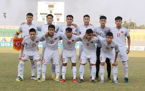 2018年东南亚U19男足锦标赛：越南队大胜老挝队 ảnh 1