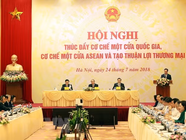 政府总理阮春福出席“国家一站式服务机制、东盟一站式服务机制”全国专题会议 ảnh 1 政府总理阮春福出席“国家一站式服务机制、东盟一站式服务机制”全国专题会议 ảnh 1