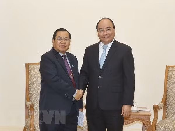 越南政府总理阮春福会见老挝国会副主席森暖• 赛雅拉 ảnh 1