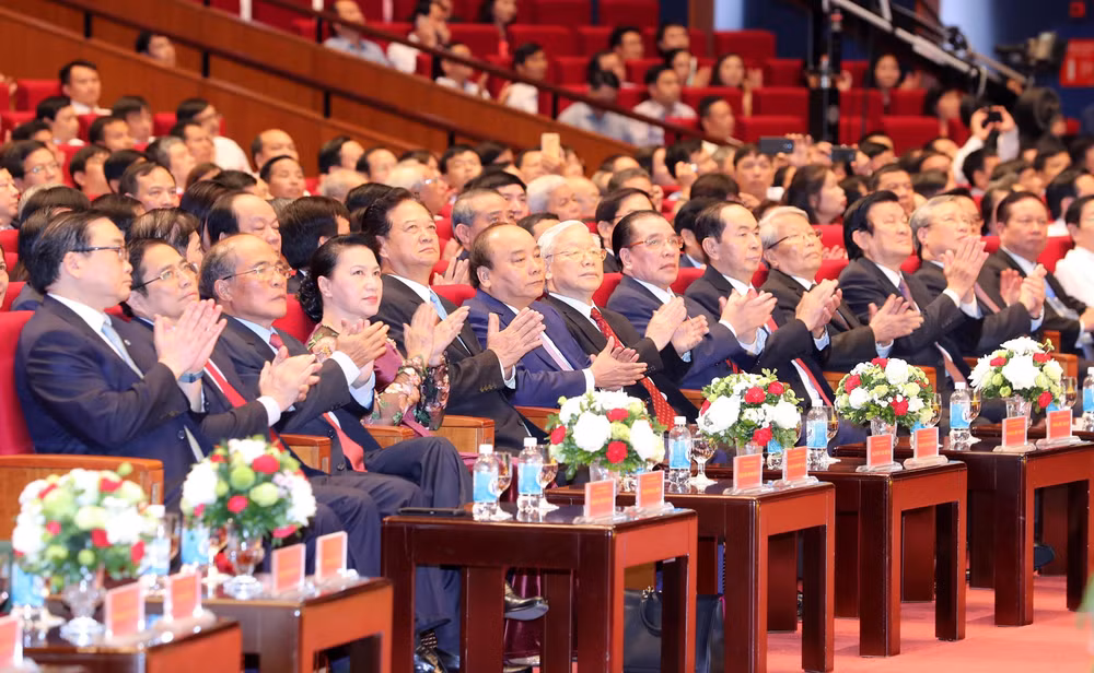 河内举行行政区划调整10周年庆典暨一等独立勋章授勋仪式 ảnh 1