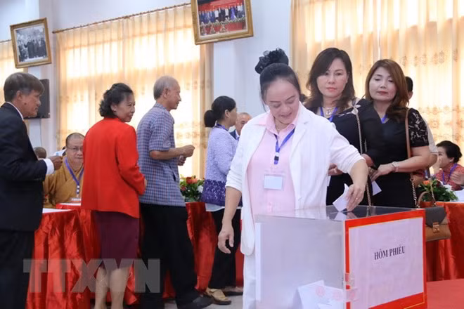 老挝万象越南人协会第十届代表大会成功举办 通过协会章程修正版 ảnh 3