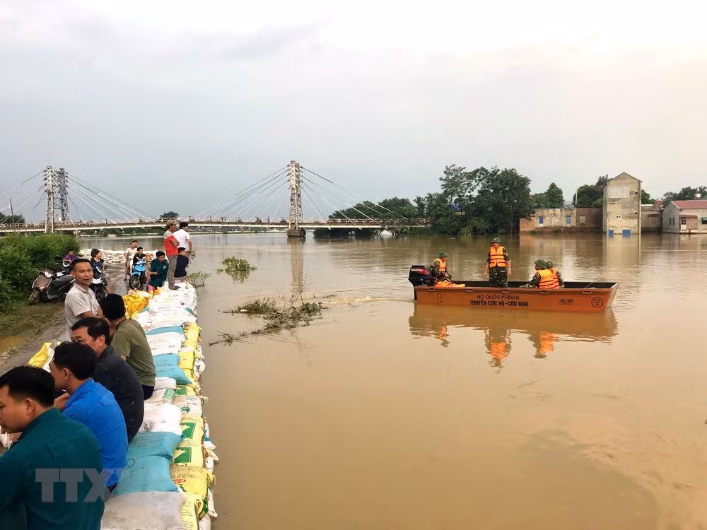 河内市主动应对暴雨洪涝灾害和突发紧急情况 ảnh 1
