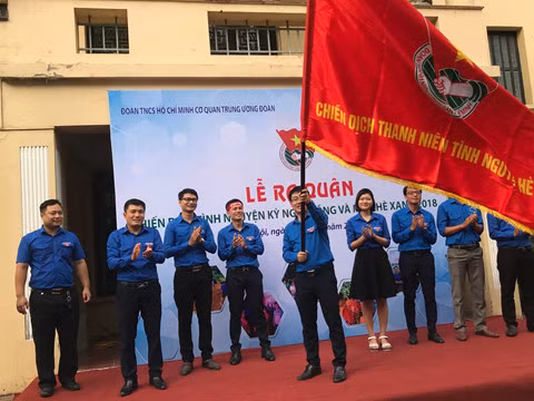 激发青年在夏季志愿服务动中的先锋精神 ảnh 1