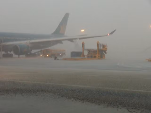 各家航空公司因台风调整出发/到达荣市航班计划 ảnh 1