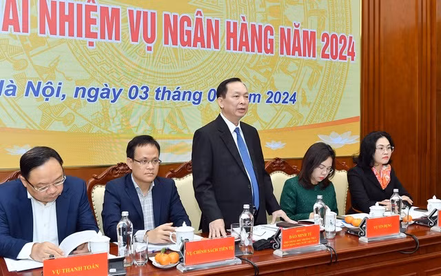 越南国家银行副行长陶明秀：国家不鼓励金条交易，也不保护金价 ảnh 1