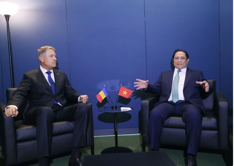 罗马尼亚媒体密集报道越南政府总理范明政即将访问该国的信息 ảnh 1