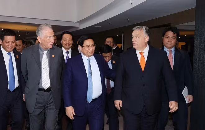 外交部长裴青山:范明政总理访欧之旅取得多方面成功 ảnh 2 外交部长裴青山:范明政总理访欧之旅取得多方面成功 ảnh 2