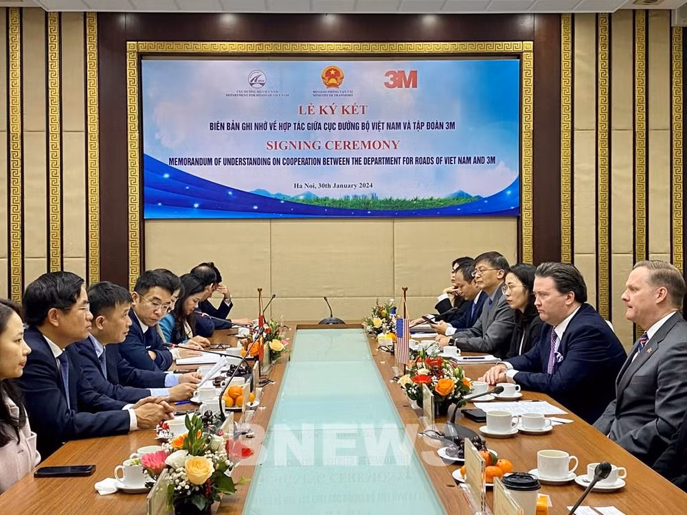 越南公路局与美国企业合作改善陆路交通安全 ảnh 1