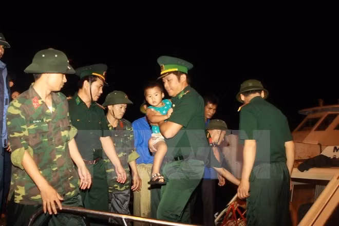 广宁省特大暴雨死亡失踪人数上升至24人 救灾工作仍在紧张进行中 ảnh 1
