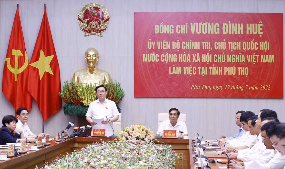 越南国会主席王廷惠与富寿省委常委会举行工作会谈 ảnh 1