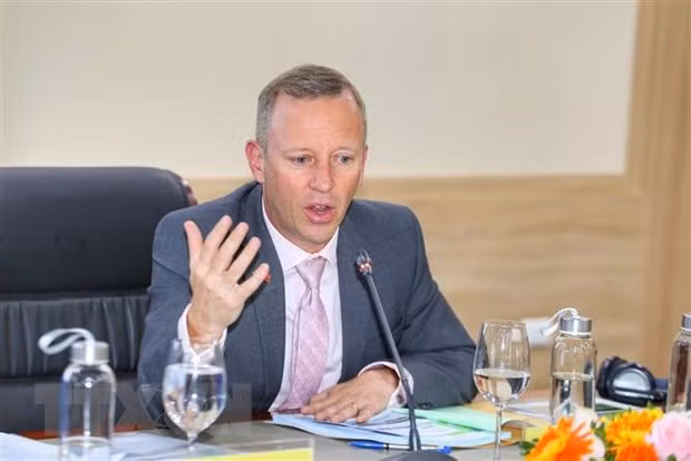 英国驻越南大使荣获越南“致力于自然资源与环境事业” 纪念章 ảnh 1 英国驻越南大使荣获越南“致力于自然资源与环境事业” 纪念章 ảnh 1