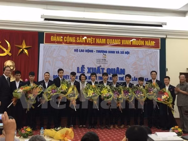 参加第43届世界技能大赛的越南代表团出征仪式在河内举行 ảnh 1 参加第43届世界技能大赛的越南代表团出征仪式在河内举行 ảnh 1