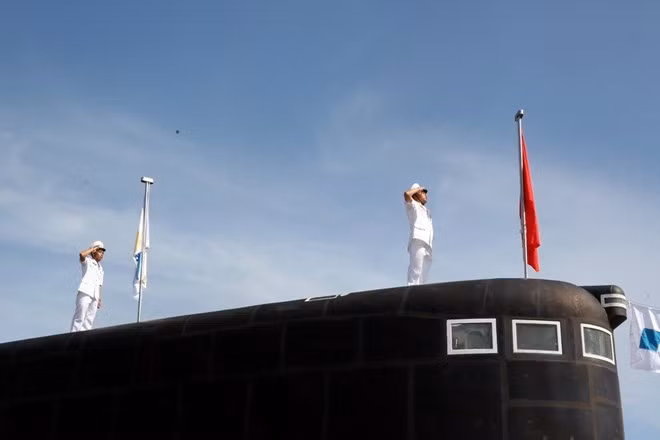 “海防号”184和“庆和号”185潜艇举行国家级升旗仪式 ảnh 1 “海防号”184和“庆和号”185潜艇举行国家级升旗仪式 ảnh 1