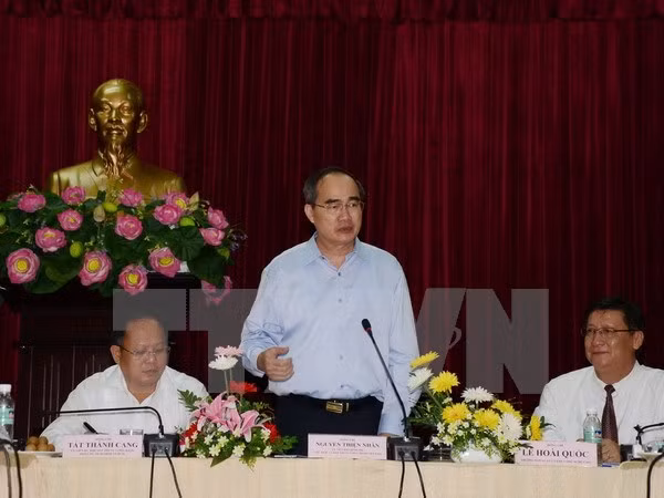 阮善仁同志与胡志明市人民委员会举行工作会议 ảnh 1