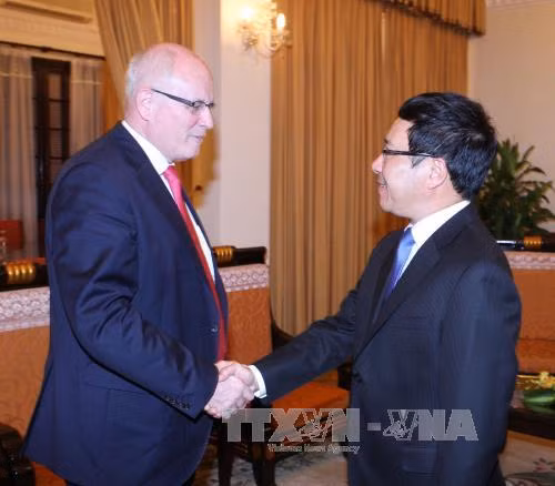 范平明副总理会见德国基民盟/基社盟的议会党团主席考德尔 ảnh 1