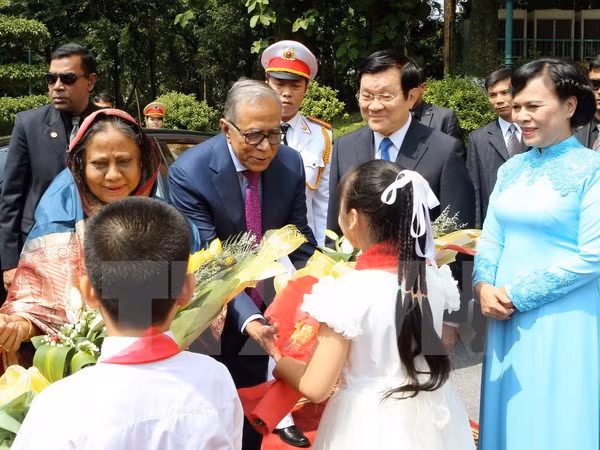 孟加拉国总统圆满结束对越南进行的国事访问 ảnh 1 孟加拉国总统圆满结束对越南进行的国事访问 ảnh 1