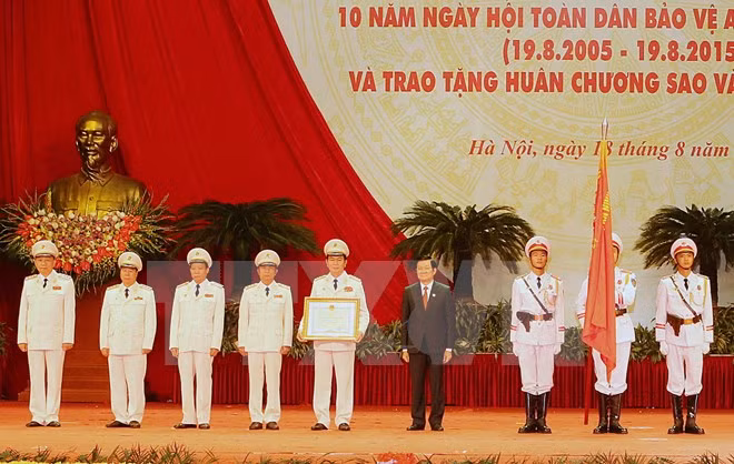 越南人民公安力量传统日70周年纪念活动在河内举行 ảnh 1 越南人民公安力量传统日70周年纪念活动在河内举行 ảnh 1