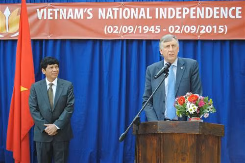 越南驻各国大使馆纷纷举行仪式庆祝九•二国庆70周年 ảnh 3 越南驻各国大使馆纷纷举行仪式庆祝九•二国庆70周年 ảnh 3