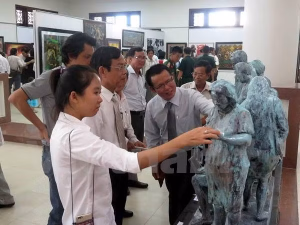 第20次越南中部和西原地区美术展展示200多件作品 ảnh 1 第20次越南中部和西原地区美术展展示200多件作品 ảnh 1