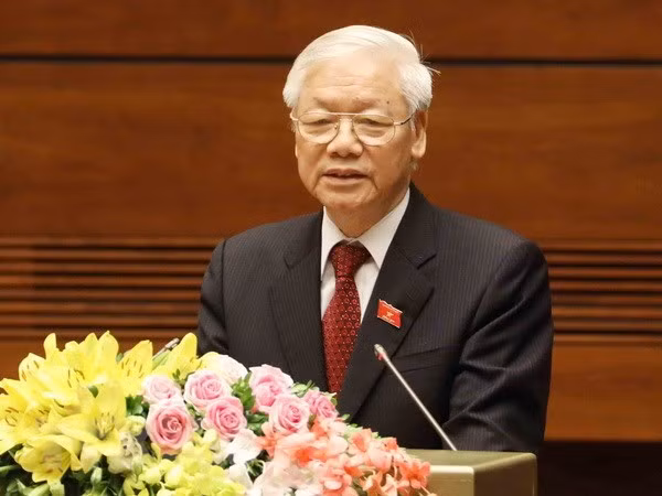 法共全国委员会委员隆德皮埃尔：阮富仲总书记的文章包含了贯穿胡志明思想的许多价值 ảnh 3