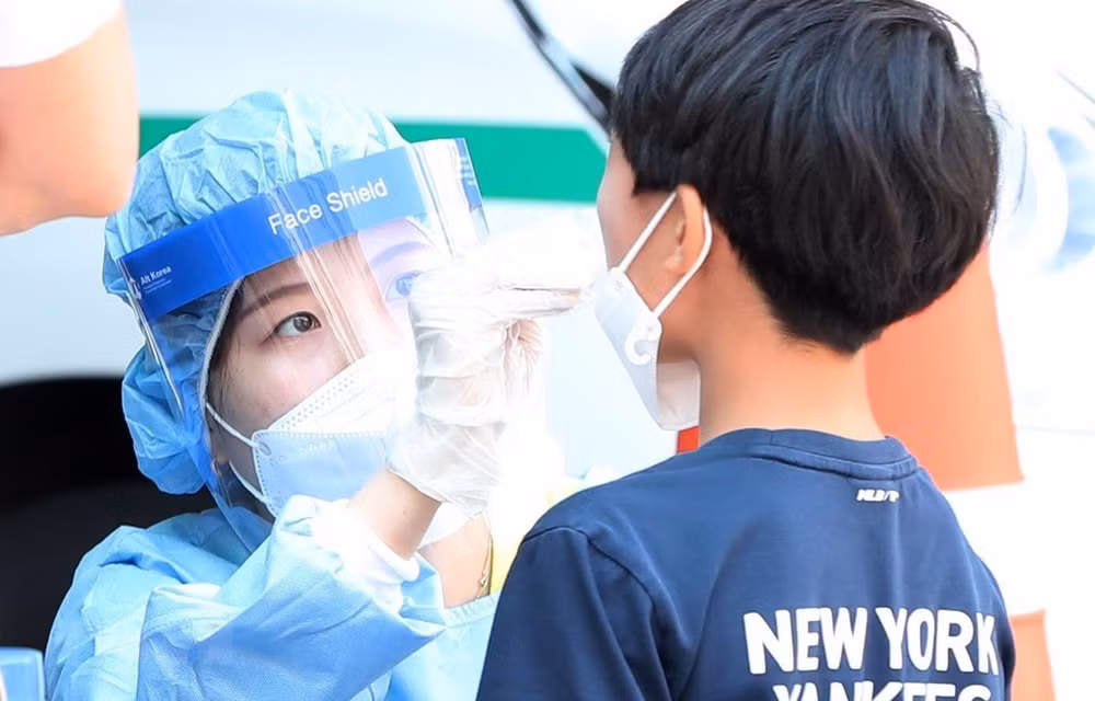 新冠肺炎疫情：7月9日上午越南新增确诊病例423例 其中胡志明市350例 ảnh 1