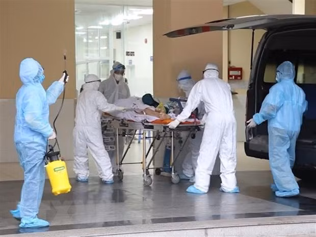 新冠肺炎疫情:5日中午越南新增确诊病例247例 新增死亡病例4例 ảnh 1 新冠肺炎疫情:5日中午越南新增确诊病例247例 新增死亡病例4例 ảnh 1