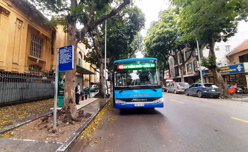 组图：河内公交车恢复运营后乘车的旅客很少 ảnh 1