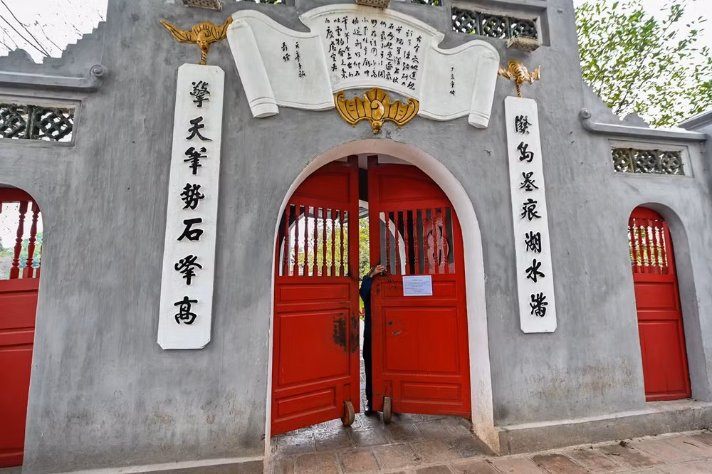 组图：新冠肺炎疫情严峻复杂 河内市街道空旷行人少 ảnh 6
