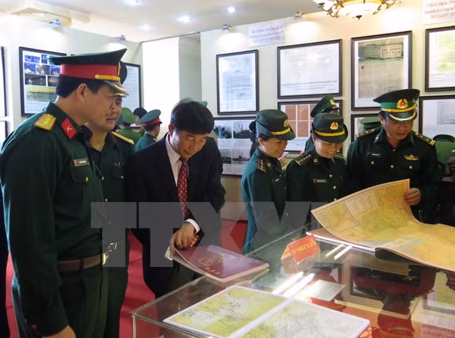 “黄沙、长沙归属越南：历史证据和法律依据”地图资料展在薄辽省举行 ảnh 1