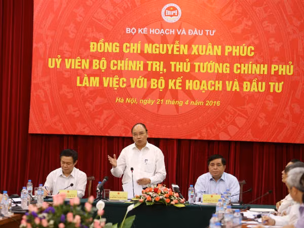 阮春福总理来到计划与投资部调研座谈 ảnh 1