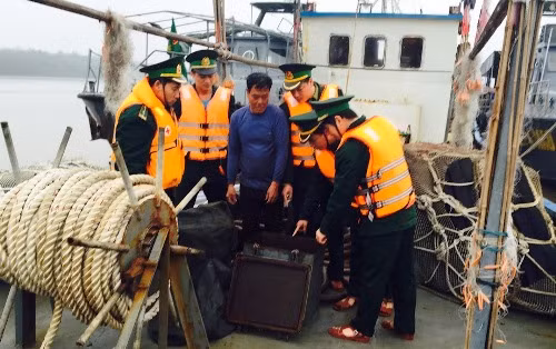 海防市扣留一艘侵犯了越南海上主权的中国船只 ảnh 1 海防市扣留一艘侵犯了越南海上主权的中国船只 ảnh 1