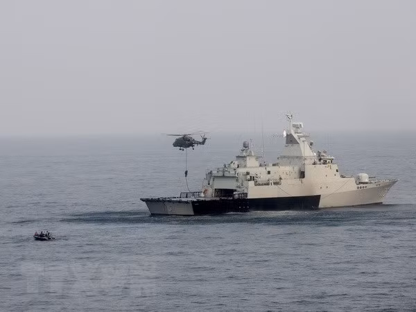 各国海岸警卫力量携手打击在东海非法捕鱼的行为 ảnh 1 各国海岸警卫力量携手打击在东海非法捕鱼的行为 ảnh 1
