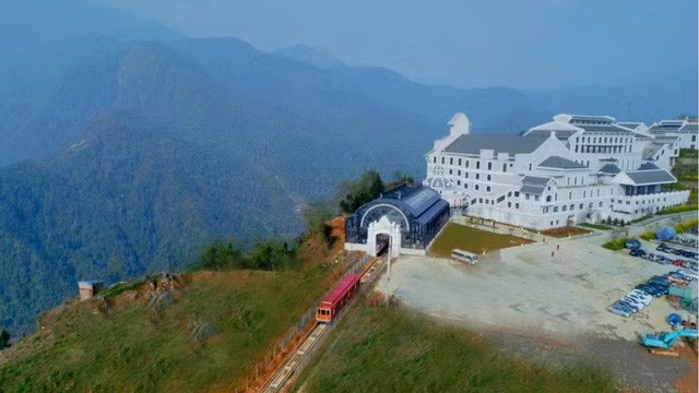 越南最长登山铁路正式在老街省沙巴投入运作 ảnh 2 越南最长登山铁路正式在老街省沙巴投入运作 ảnh 2