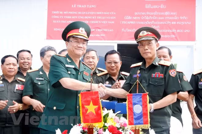 越南向老挝国防部移交作战模拟训练中心 ảnh 1 越南向老挝国防部移交作战模拟训练中心 ảnh 1