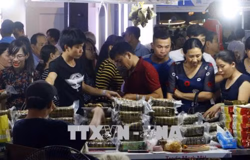 第七届南部民间糕饼节在芹苴市举行 ảnh 2 第七届南部民间糕饼节在芹苴市举行 ảnh 2