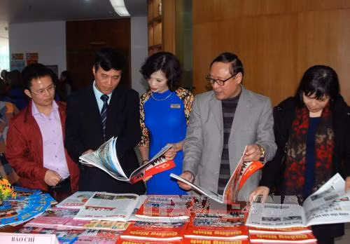  2017年丁酉春节特刊展：全面反映国家经济社会发展成就 ảnh 1