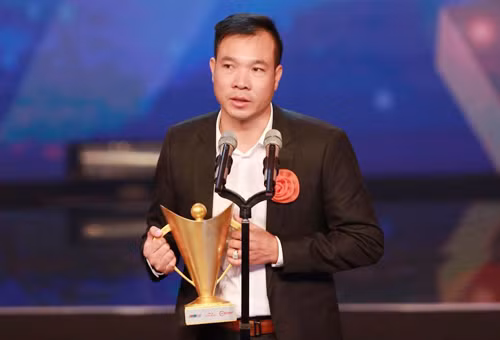 黄春荣获得2016年“胜利杯” ảnh 1 黄春荣获得2016年“胜利杯” ảnh 1