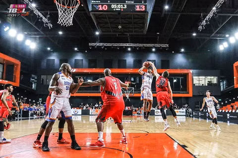 2017年泰国篮球超级联赛：河内水牛队击败泰国Dunkin’Raptors队 ảnh 1