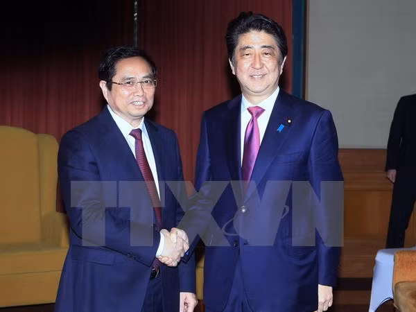 日本首相安倍晋三会见越共中央组织部部长、越日友好议员小组主席范明正 ảnh 1 日本首相安倍晋三会见越共中央组织部部长、越日友好议员小组主席范明正 ảnh 1
