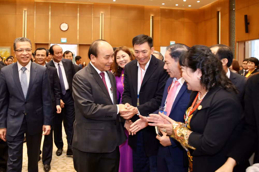 阮春福会见归国出席“2020年家乡之春”活动的越侨 ảnh 2 阮春福会见归国出席“2020年家乡之春”活动的越侨 ảnh 2